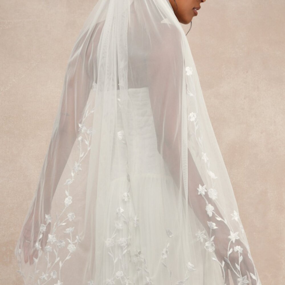 Lulus Classically Romantic White Embroidered Floral Veil - Size One Size
